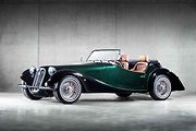 Vůz Gordon Roadster se staženou střechou.