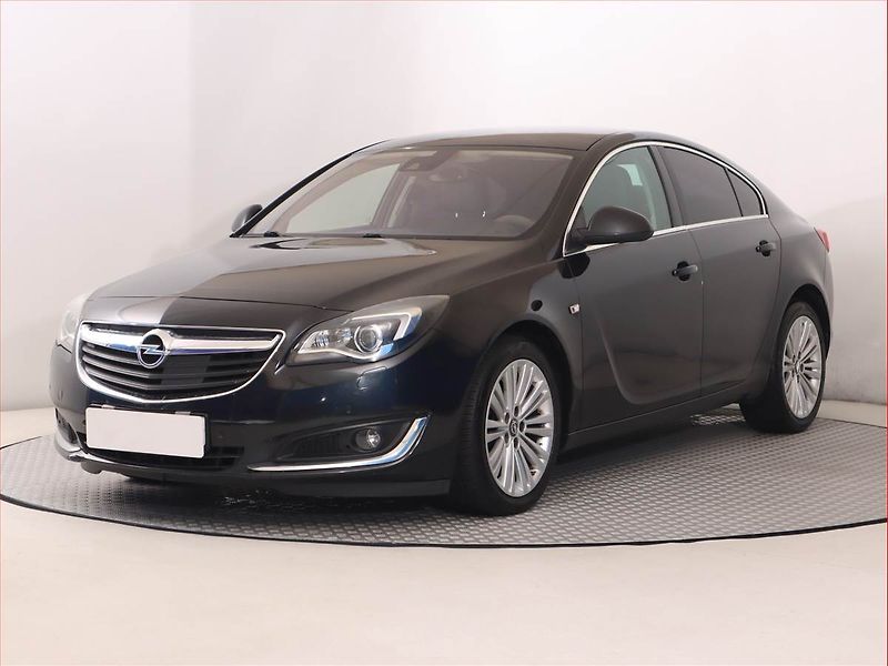 Opel Insignia (2015) 2.0 CDTI, Automat, Navi - fotka 2 z 20