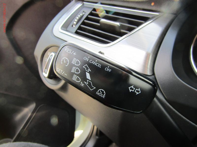 Škoda Rapid (2017) 1.0 TSi, ČR, Style, xenon - fotka 17 z 19