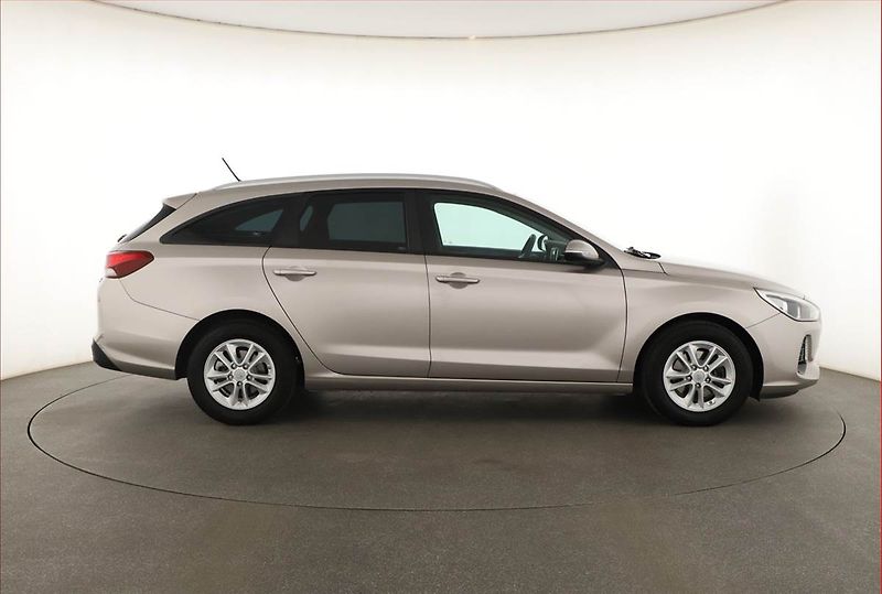 Hyundai i30 (2017) 1.0 T-GDI, Serv.kniha - fotka 6 z 16