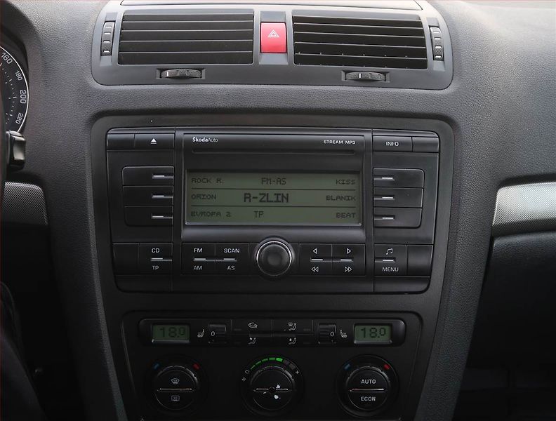 Škoda Octavia (2007) Elegance 1.6, Serv.kniha - fotka 12 z 19
