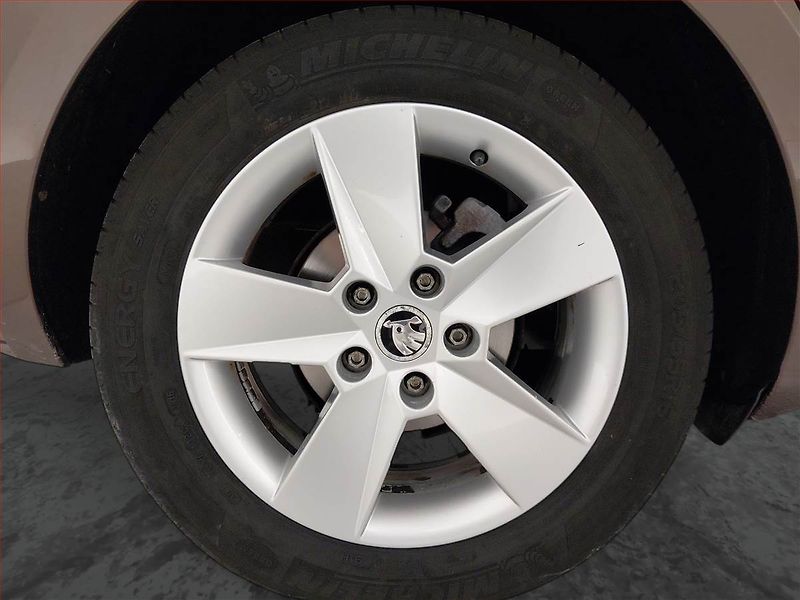 Škoda Octavia (2014) Greenline 1.6 TDI, Serv.kniha - fotka 15 z 19