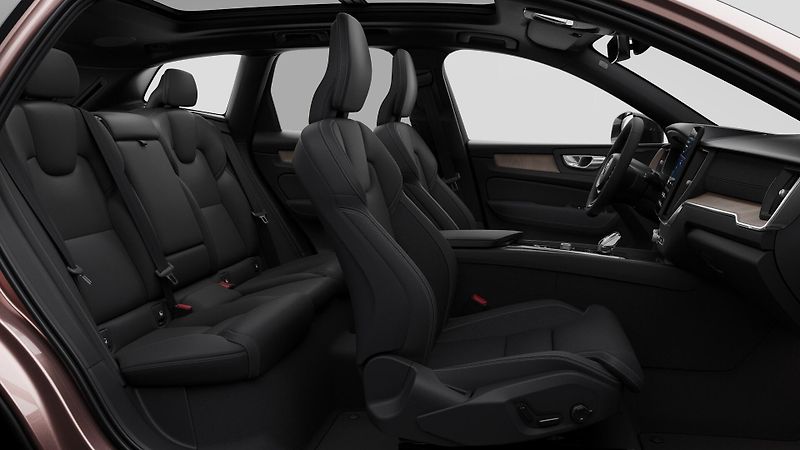 Volvo XC60 (2026) B5 AWD AUT DARK PLUS  - fotka 4 z 14