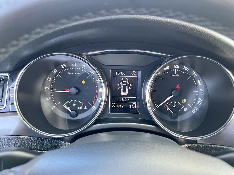 Škoda Superb 2.0TDI 103KW,DIGIKLIMA,TZ,ALU - fotka 38 z 48
