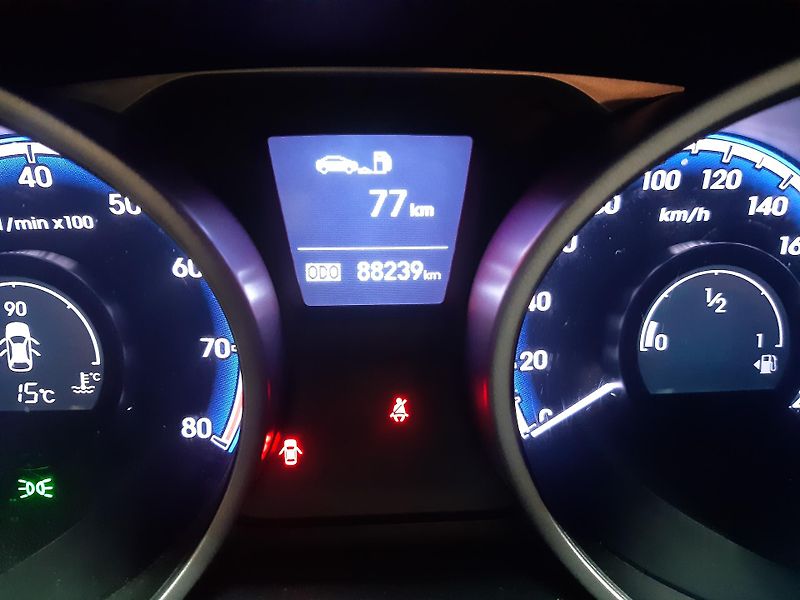Hyundai ix35 1.6 i DIGIKLIMA 88000km        - fotka 19 z 25
