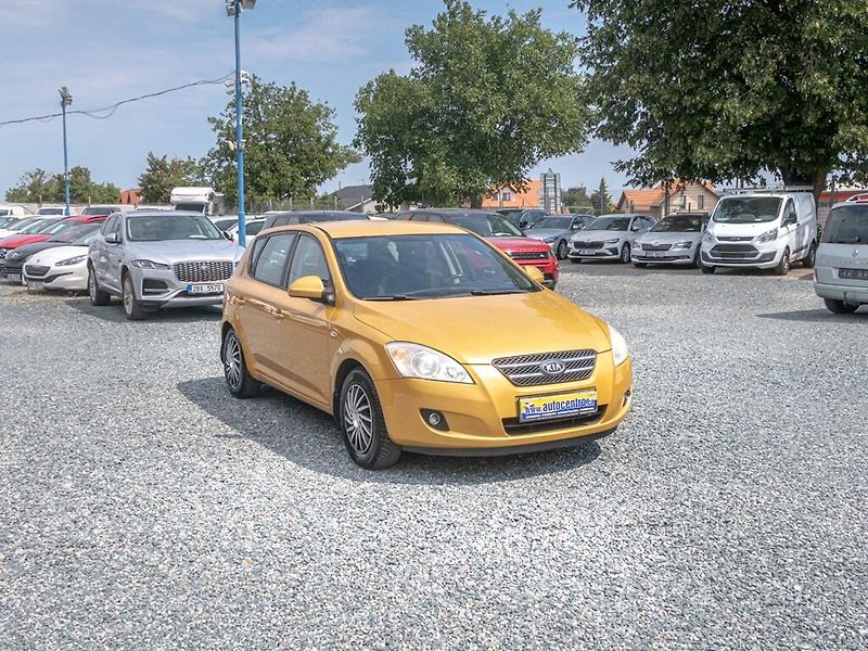 Kia Ceed (2007) ČR 12/07 1.4i 80KW - fotka 3 z 40