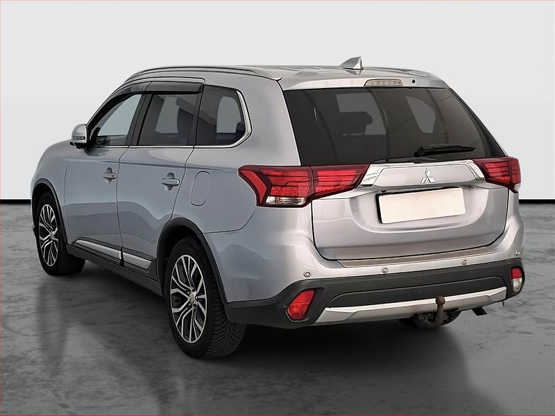Mitsubishi Outlander (2017) Instyle 2.2 DI-D, 4X4 - fotka 4 z 17
