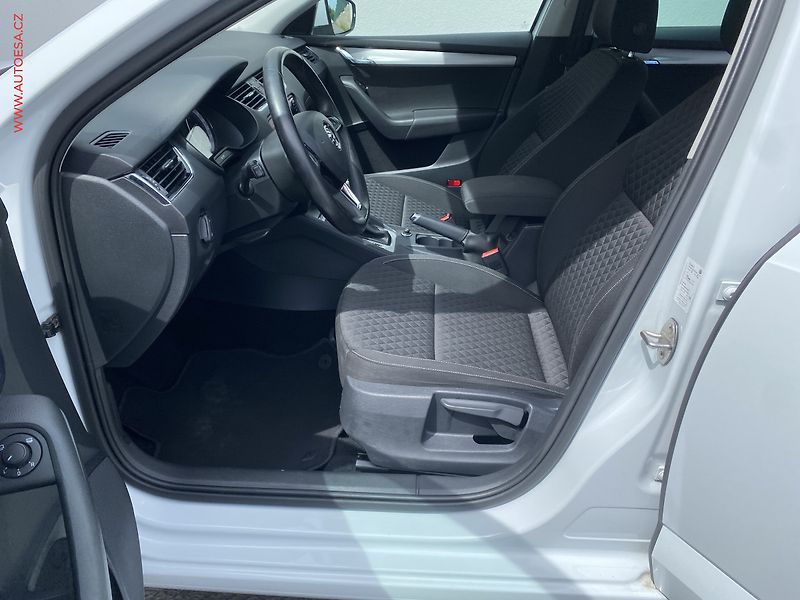 Škoda Octavia (2017) 1.6 TDi, Drive, DSG, navi - fotka 9 z 18