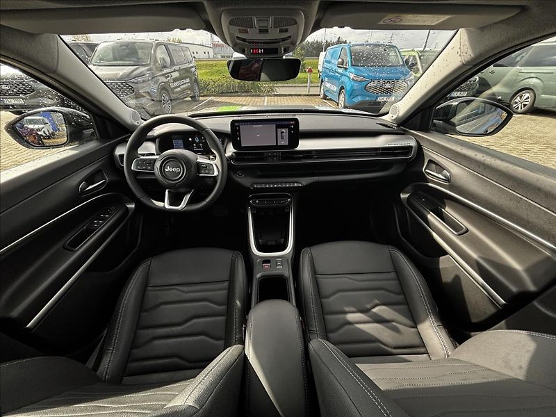 Jeep Avenger 1,2 Turbo e-hybrid Summit - fotka 21 z 42