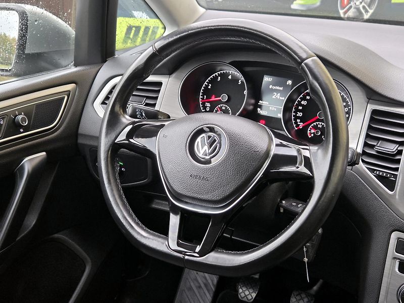 Volkswagen Golf Sportsvan TSi CEBIA,KAMERA,Bi-xenony  - fotka 25 z 43