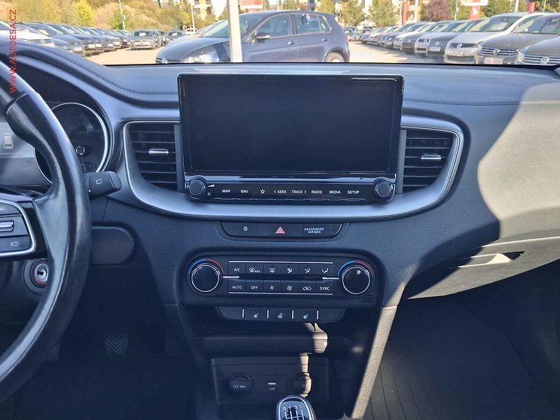 Kia Ceed (2022) 1.5 TGDi, 1.maj,ČR, TOP - fotka 12 z 18