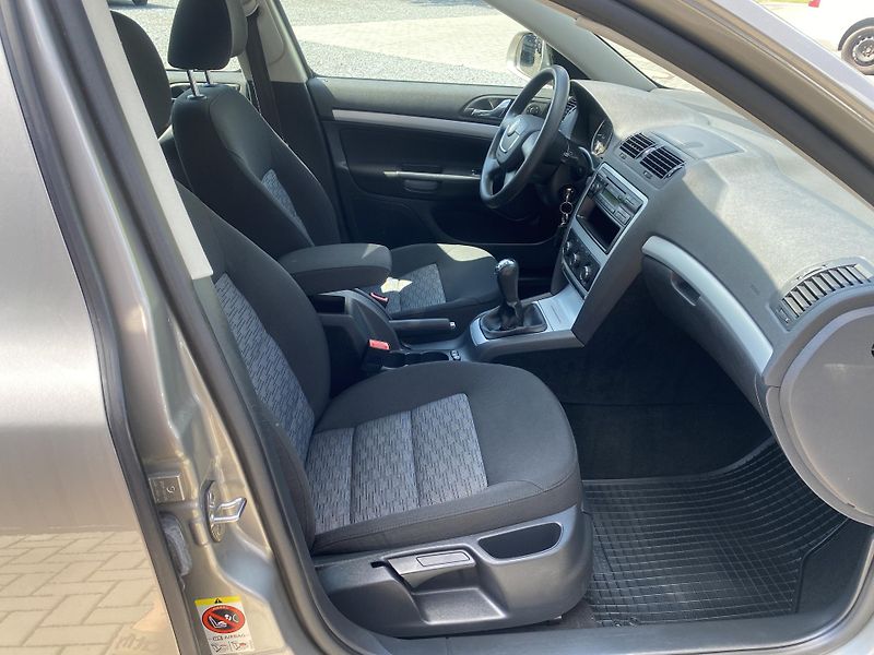 Škoda Octavia 1.6i 75kW - KLIMATIZACE - PDC - fotka 31 z 35