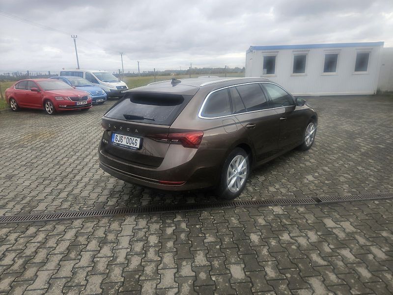 Škoda Octavia IV  2,0 TDI 110 kW - fotka 3 z 16