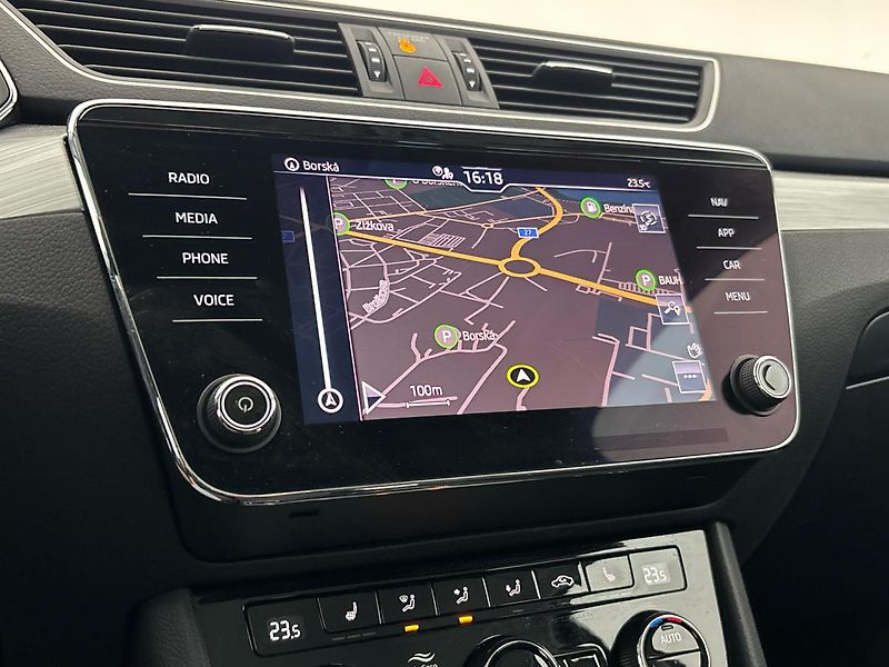 Škoda Superb Ambition DSG - fotka 24 z 28