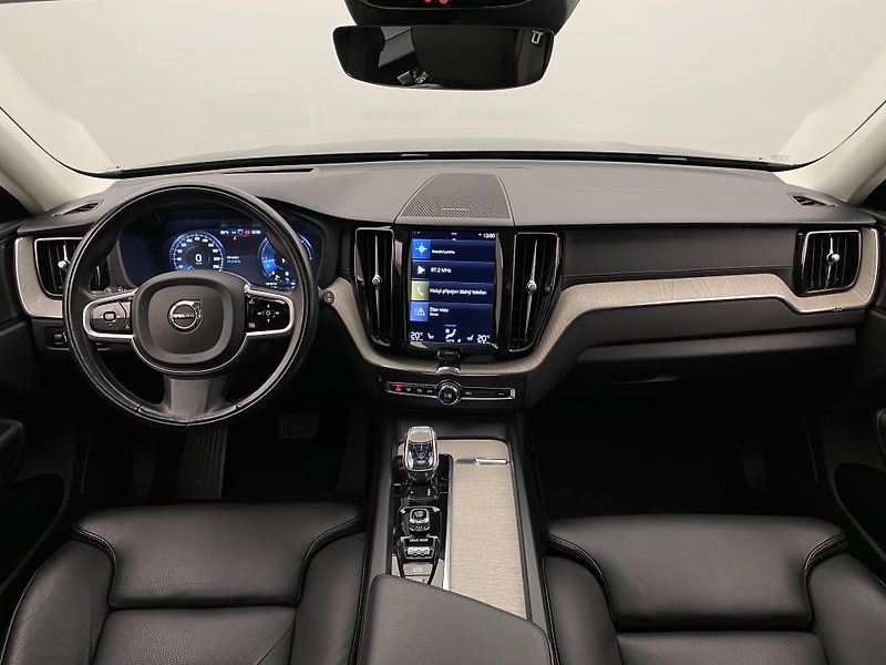 Volvo XC60 B4 AWD INSCRIPTION AUT  - fotka 2 z 50