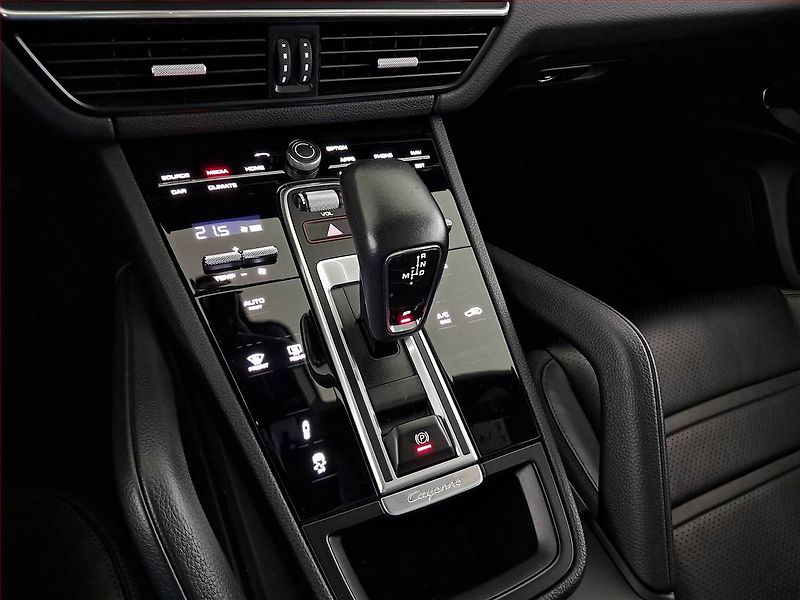 Porsche Cayenne (2023) V6 - fotka 13 z 20