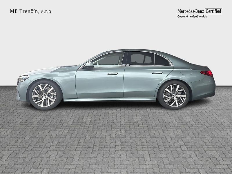 Mercedes-Benz Třídy E (2024) 300e sedan 4MATIC - fotka 5 z 40