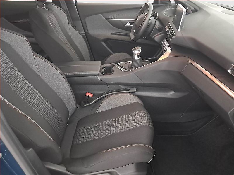 Peugeot 3008 (2020) GT Line 1.2 PureTech, Kůže - fotka 9 z 18