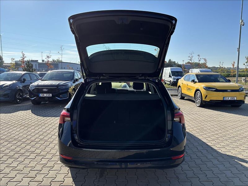Škoda Octavia 1,5 TSI 110kW Ambition Combi - fotka 10 z 41