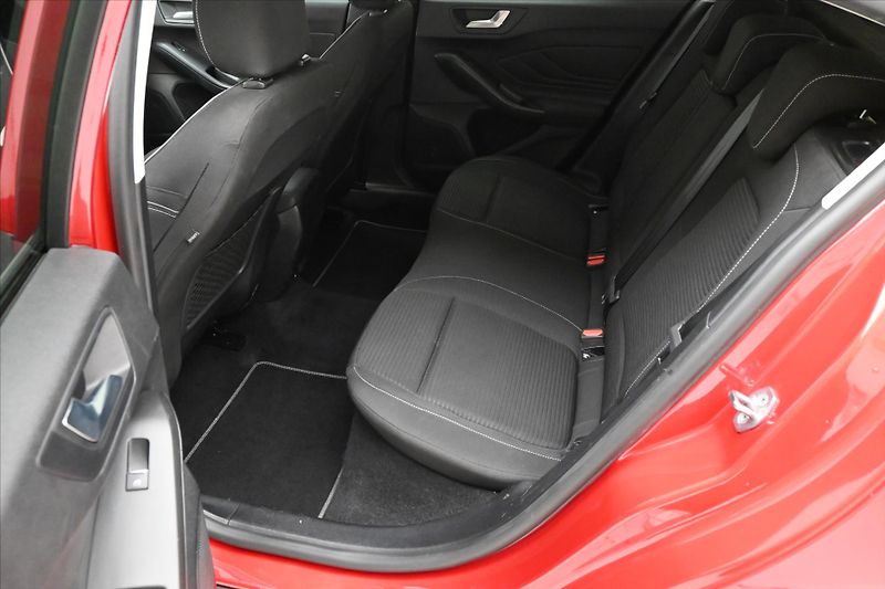 Ford Focus 2,0 EcoBlue 110kW Titanium X Z - fotka 13 z 27