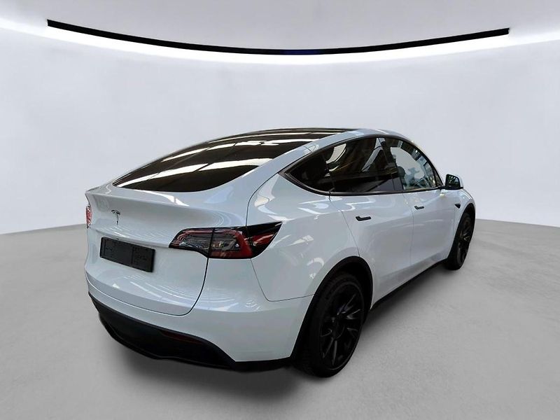 Tesla Model Y RWD 220kw TZ SOH 93,1 % - fotka 4 z 12