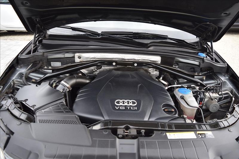Audi Q5 3,0 V6 180KW S-LINE AUTOMAT - fotka 57 z 57