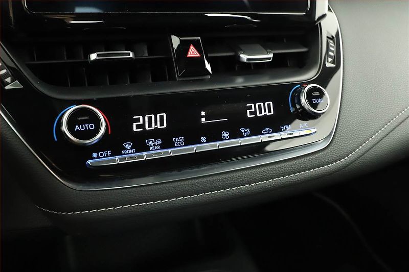 Toyota Corolla (2022) 1.8 Hybrid - fotka 18 z 20