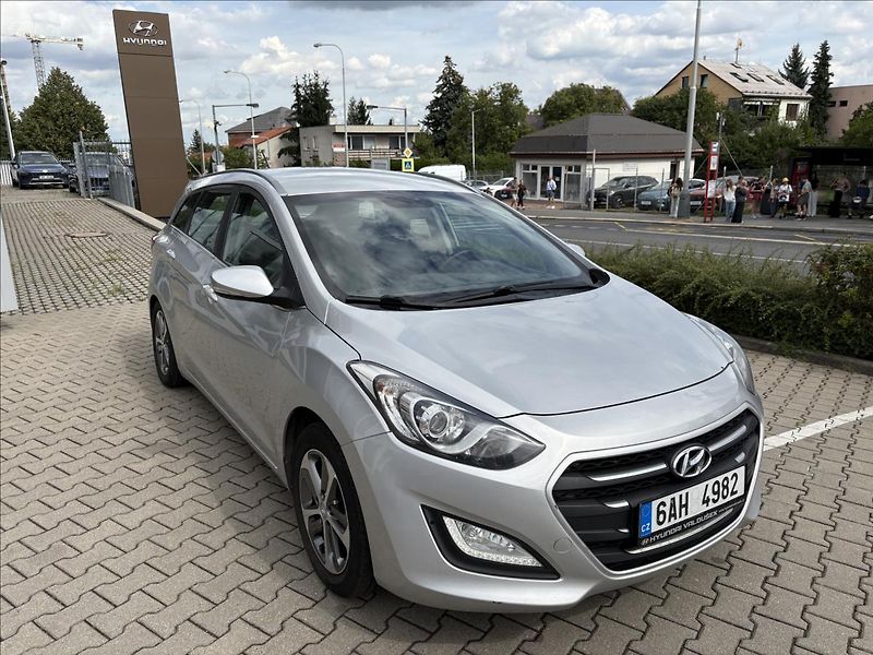 Hyundai i30 1,6 CRDi MT  kombi Weekend - fotka 7 z 16