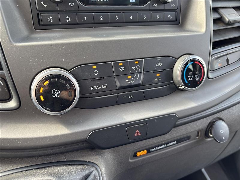 Ford Transit 2,0 EcoBlue Mhev L2 96kW - fotka 32 z 36