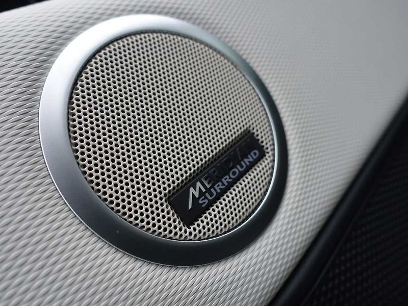 Land Rover Discovery 5 3,0  Dynamic SE D350 - fotka 13 z 43