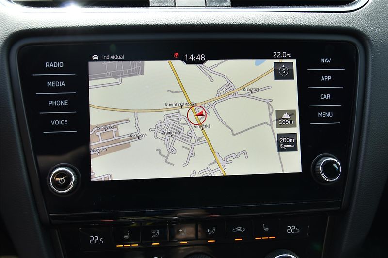 Škoda Octavia RS 2.0TSI 180kW NAVI ACC - fotka 21 z 27