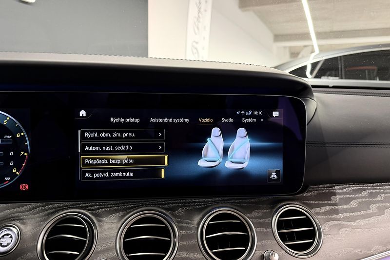 Mercedes-Benz Třídy E (2021) E 63s AMG 4Matic+ V8 Biturbo - fotka 110 z 124
