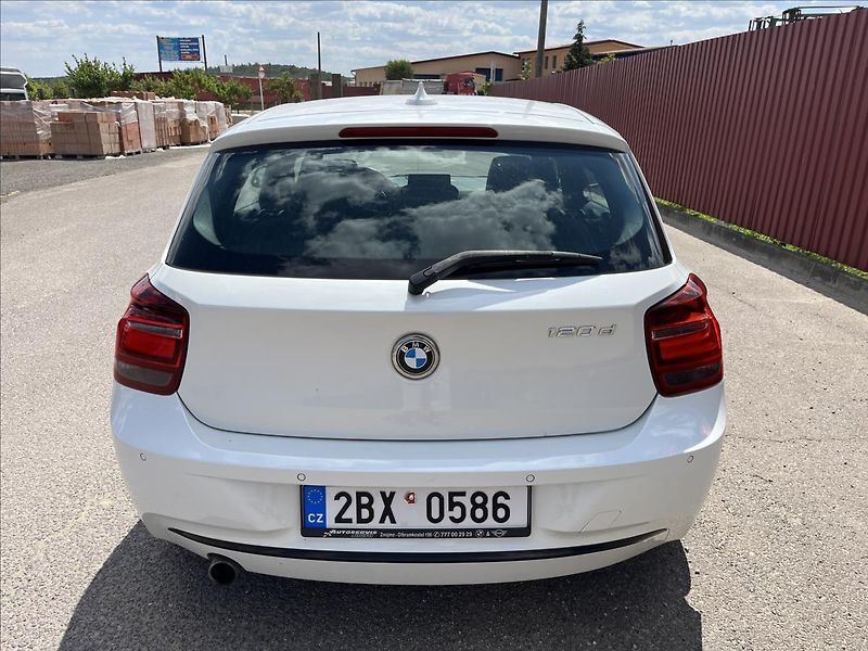 BMW Řada 1 2,0 120d AUTOMAT HARMAN NAVI - fotka 7 z 44