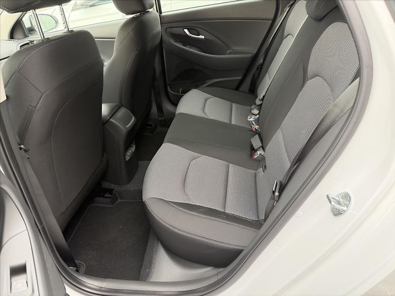 Hyundai i30 1,6 T-GDI DCT  GO CZECH - fotka 11 z 12