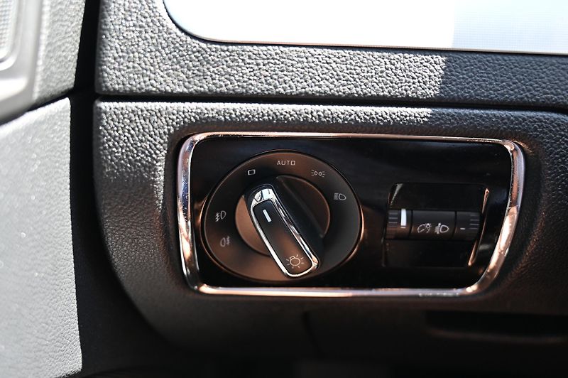 Škoda Superb 2.0TDI 103KW Ambition 9/2012 - fotka 21 z 38
