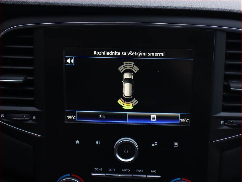 Renault Mégane (2019) Limited 1.3 TCe, Navi - fotka 16 z 19