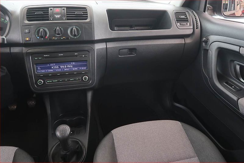 Škoda Fabia (2011) 1.2 TSI, Park. senzory - fotka 8 z 14