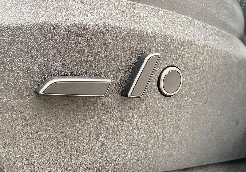 Tesla Model Y (2023) LR Long Range 2023 - fotka 10 z 23