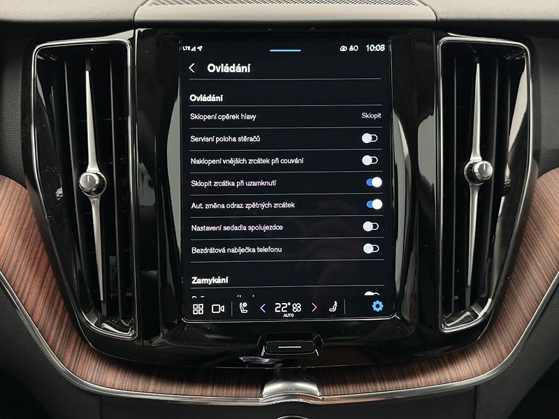 Volvo XC60 T8 AWD RECHARGE BRIGHT PLUS  - fotka 41 z 46