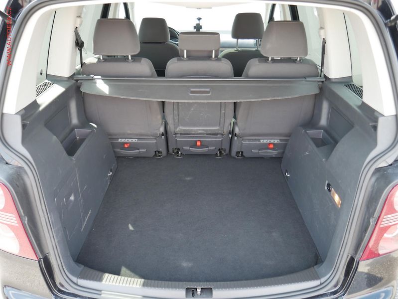 Volkswagen Touran (2008) 1.4 TSi, Xenon, AC - fotka 7 z 21