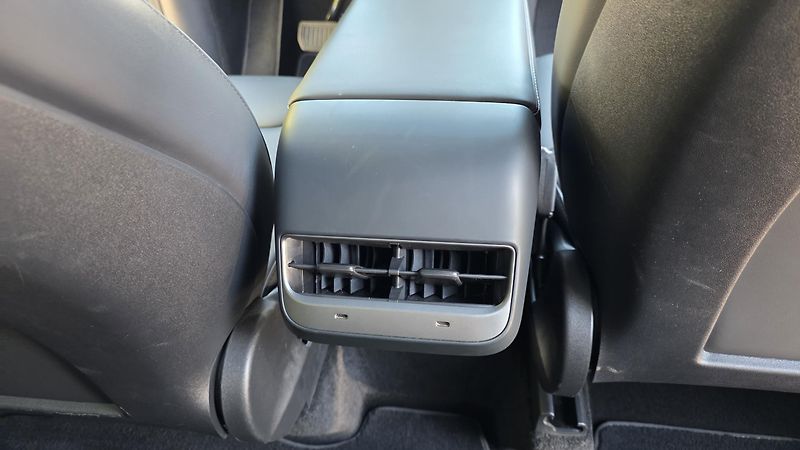 Tesla Model Y (2023) LR AWD DE Záruka SoH 93% - fotka 15 z 38