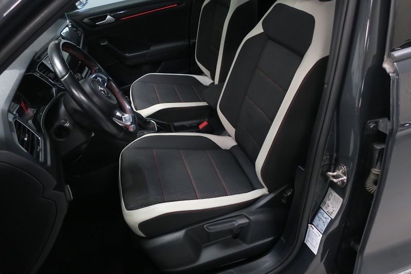 Volkswagen T-Roc (2019) Sport 1.5 TSI 110 kW manuál - fotka 10 z 47