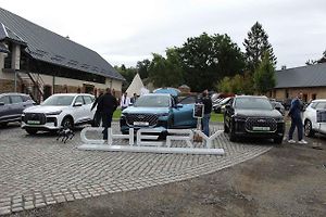 Čínská automobilka Chery vstupuje na český trh. Slavností akt uspořádala ve Voděrádkách u Prahy.