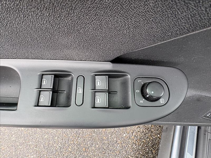 Volkswagen Passat 1,4 TSi 90kW DSG,Výhřev,Tažné - fotka 4 z 28