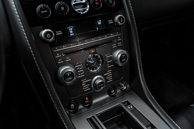 Aston Martin V8 Vantage - fotka 11 z 16