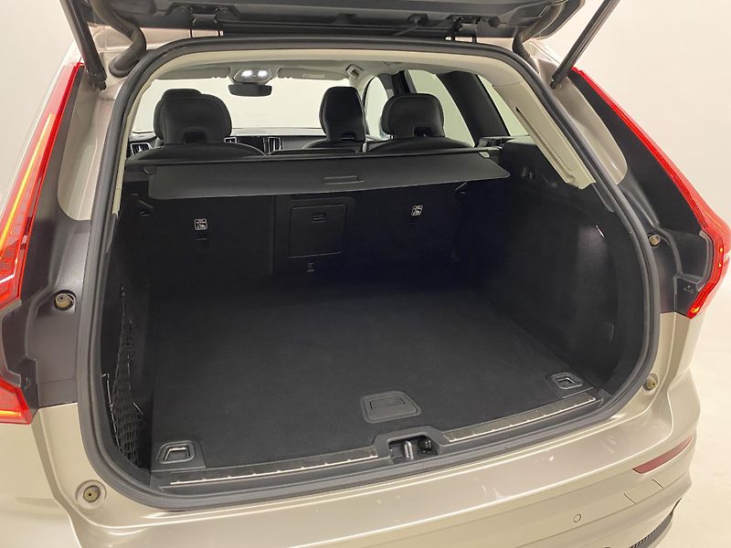 Volvo XC60 B4 AWD PLUS DARK AUT CZ 1.maj - fotka 6 z 57