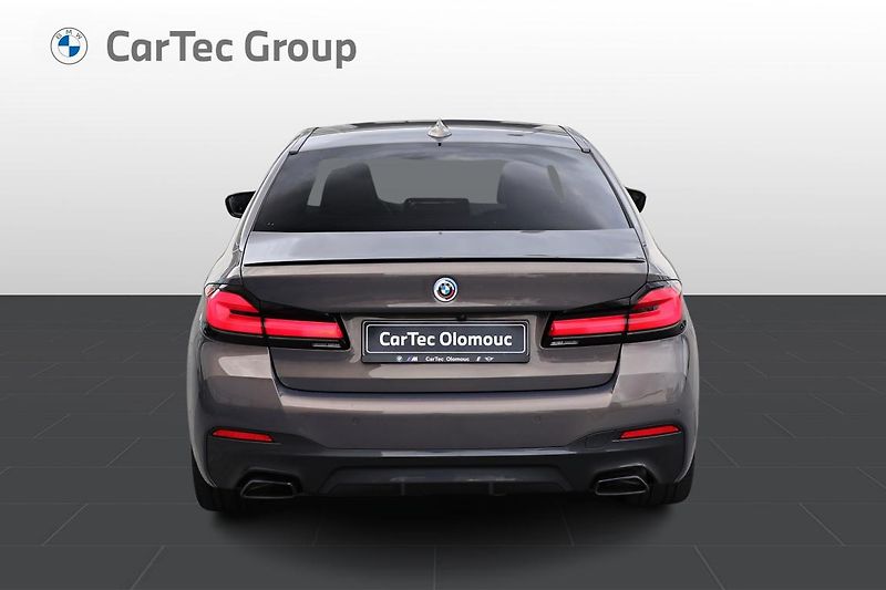 BMW Řada 5 540d xDrive - fotka 4 z 14