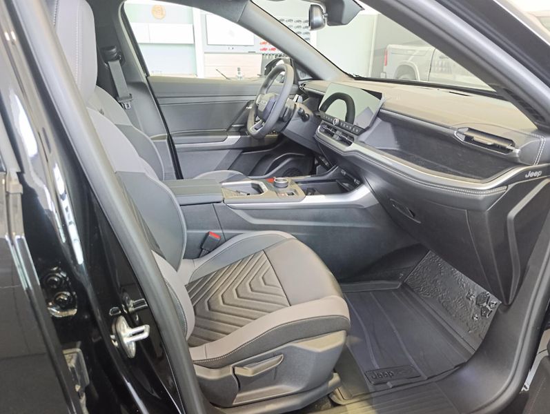 Jeep Compass (2026) 1,6 Plug-in Hybrid 225k  Summi - fotka 9 z 18