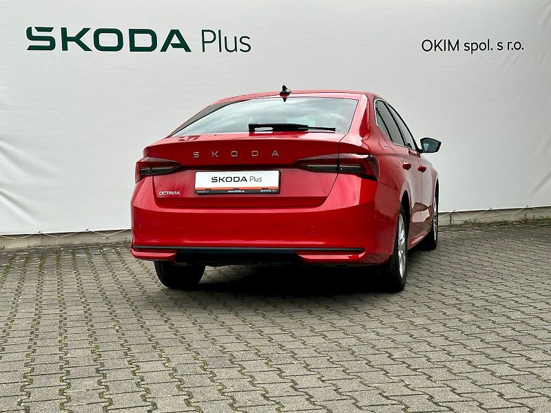 Škoda Octavia (2024) 1.5 TSI 110kW MHEV Top Selecti - fotka 2 z 25
