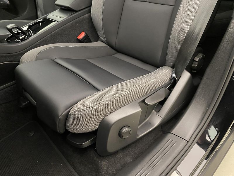 Volvo C40 PURE ELECTRIC RECHARGE PLUS - fotka 25 z 57
